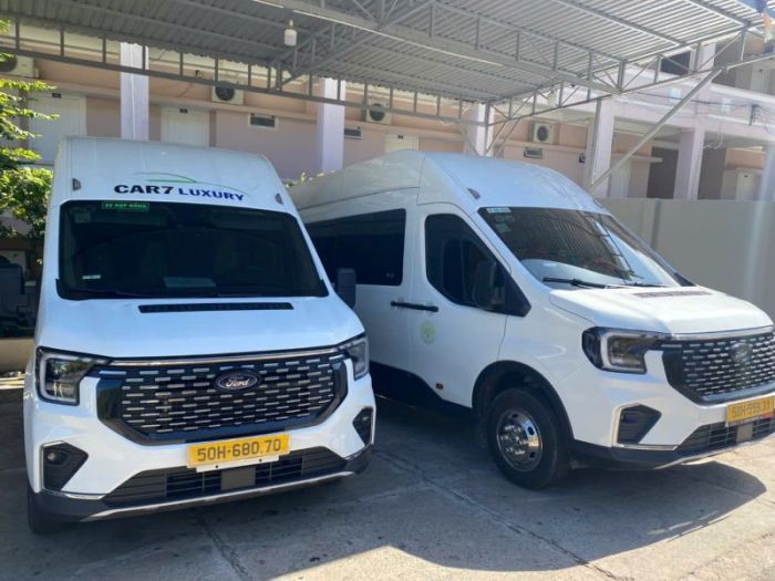 thuê xe 16 chỗ ford transit mới tại tphcm