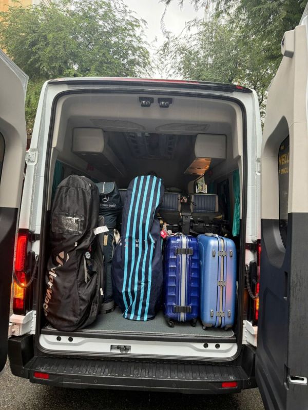 Xe 16 chỗ có khoang hành lý rộng lớn phù hợp với các tour du lịch