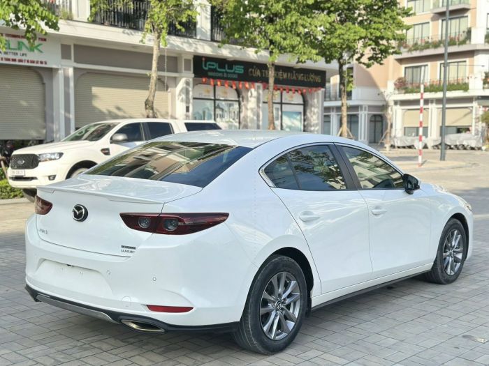 Xe 4 chỗ Mazda 3 cho thuê có lái