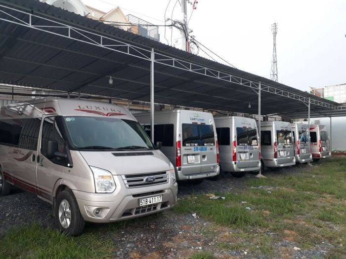 Đoàn xe 16 Chỗ Ford Transit của CAR7