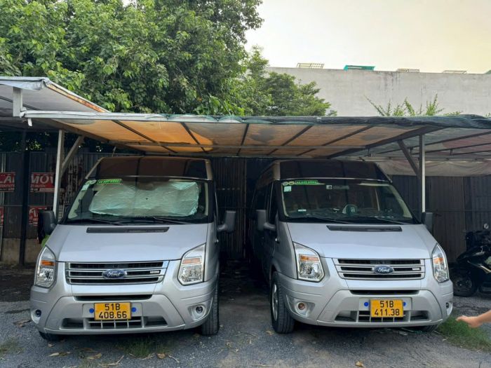 Giá thuê xe 16 chỗ Ford Transit tại TPHCM