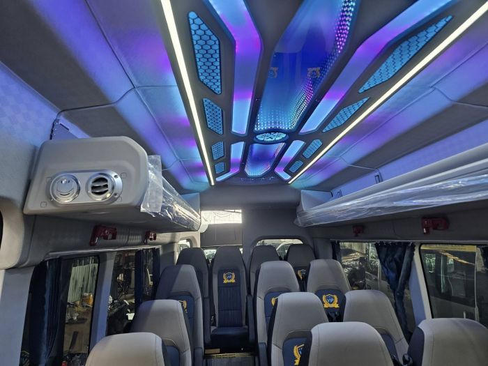 Giá để hành lý 2 bên giúp thuận tiện xếp hành lý