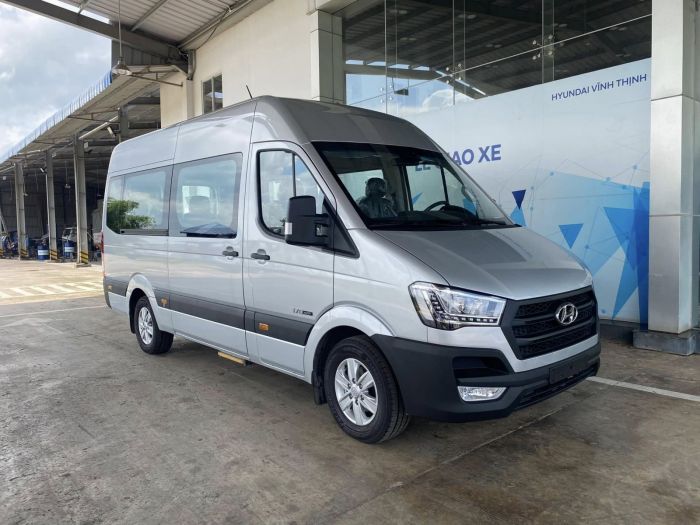 Xe 16 chỗ Hyundai Solati hiện đại có tài xế TP.HCM